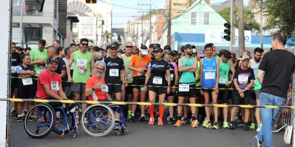 A corrida de rua é patrocinada pela Sanepar, por meio da Lei de Incentivo ao Esporte