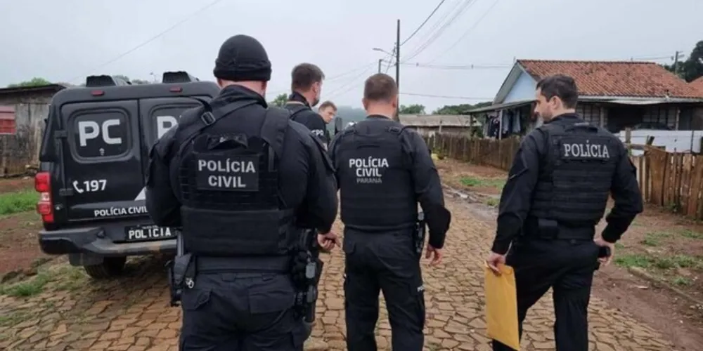 Alguns são criminosos já presos que continuam a liderar o tráfico de drogas de dentro do sistema penitenciário