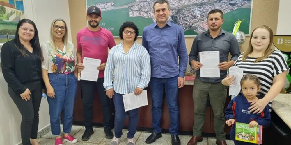 Prefeito Irani Barros, acompanhado pela secretária de Desenvolvimento Econômico Sandra Miller, recebeu na sexta-feira (6) os representantes das empresas