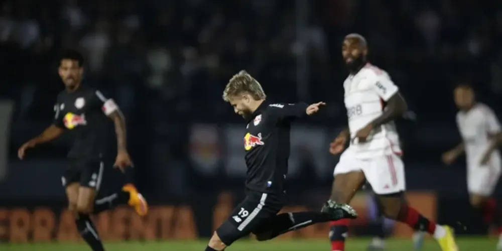 O Flamengo enfrenta uma das surpresas do Campeonato, o Bragantino, que ocupa a 4ª posição da classificação com 59 pontos