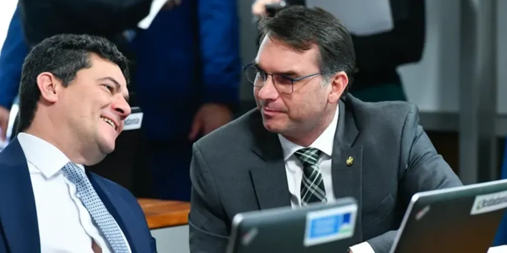 Os senadores Sergio Moro e Flávio Bolsonaro