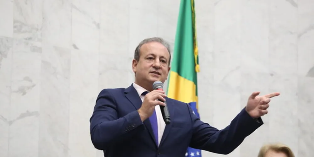 "Estamos aqui para trabalhar por vocês", destaca o legislador