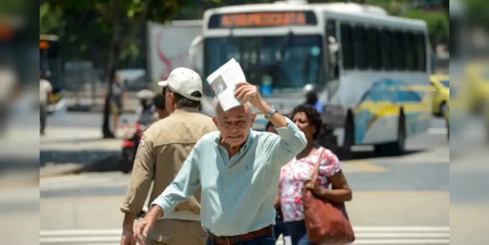 O intenso calor registrado principalmente no Sudeste e no Centro-Oeste do Brasil deve continuar ao longo de toda a semana