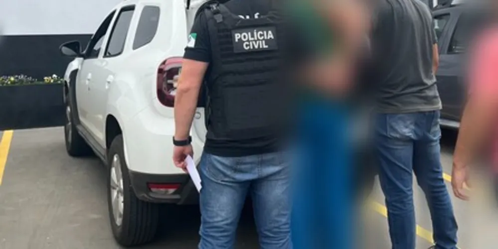Agentes da polícia realizaram a prisão nesta terça-feira (24)