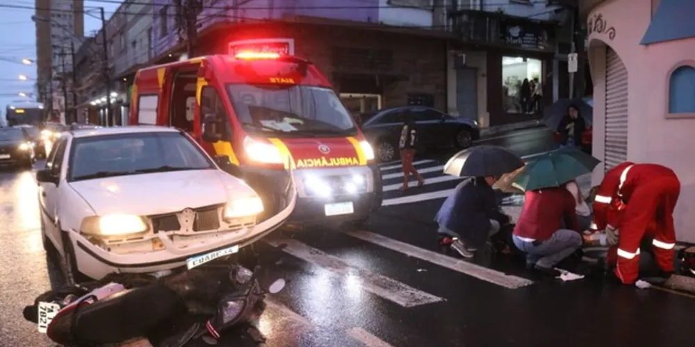 Colisão aconteceu no Centro de Ponta Grossa