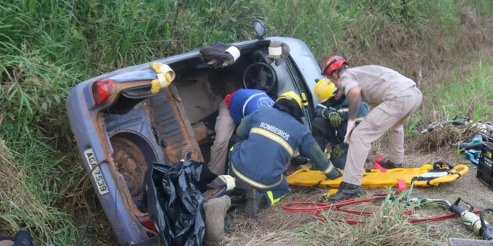 Acidente aconteceu na PR-438, nas proximidades do Distrito de Guaragi