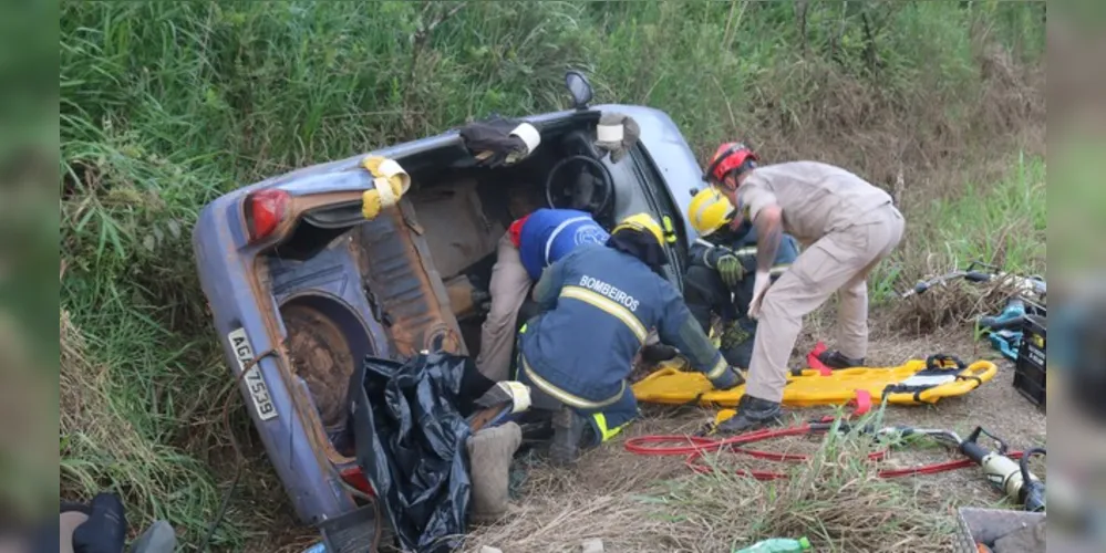 Acidente aconteceu na PR-438, nas proximidades do Distrito de Guaragi