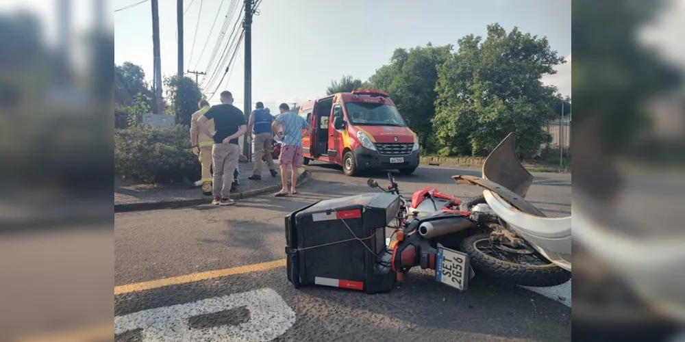 Colisão ocorreu entre um carro e uma moto, nesta quarta-feira (25)