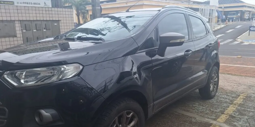 Acidente foi entre um carro e uma bicicleta