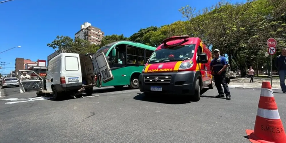 Equipes de trânsito também foram acionadas para a ocorrência