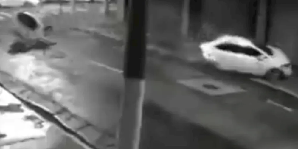 Veículo 'partiu ao meio' após o gravíssimo acidente