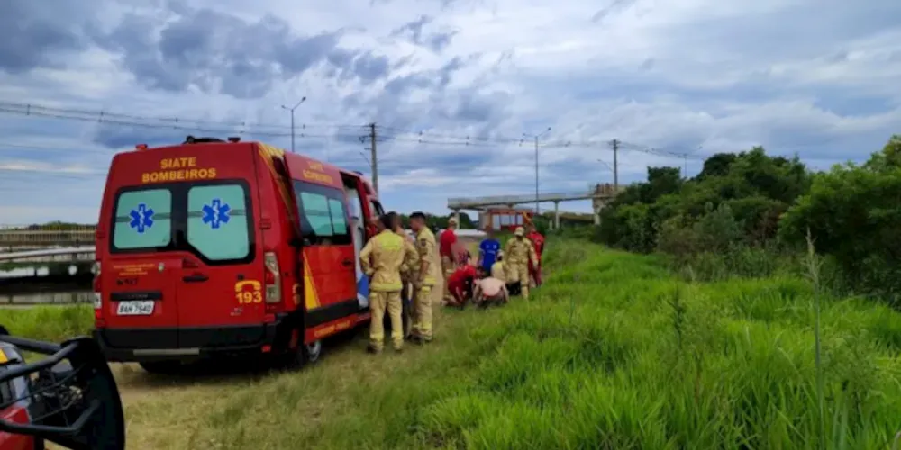 Equipes do Corpo de Bombeiros foram acionadas para realizar as buscas