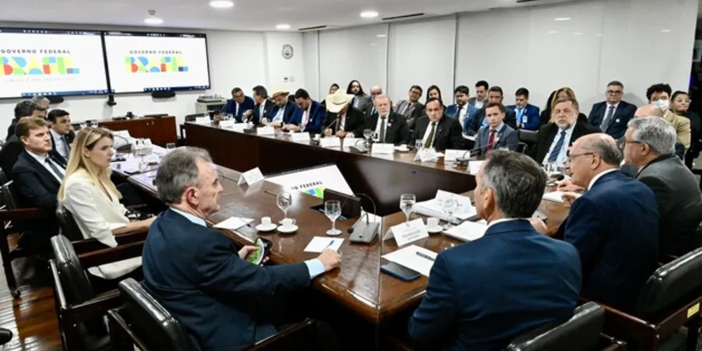 O deputado federal Aliel Machado (PV) participou do encontro que busca acompanhar e contribuir com as ações do Governo nas áreas atingidas