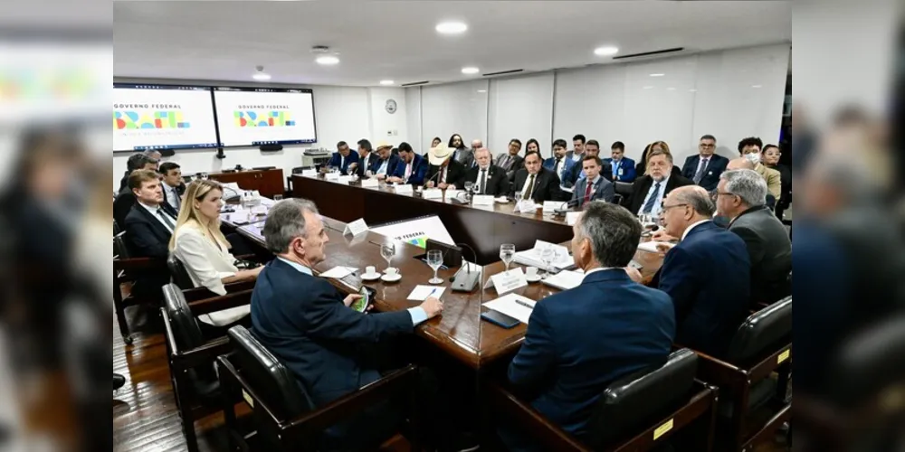 O deputado federal Aliel Machado (PV) participou do encontro que busca acompanhar e contribuir com as ações do Governo nas áreas atingidas
