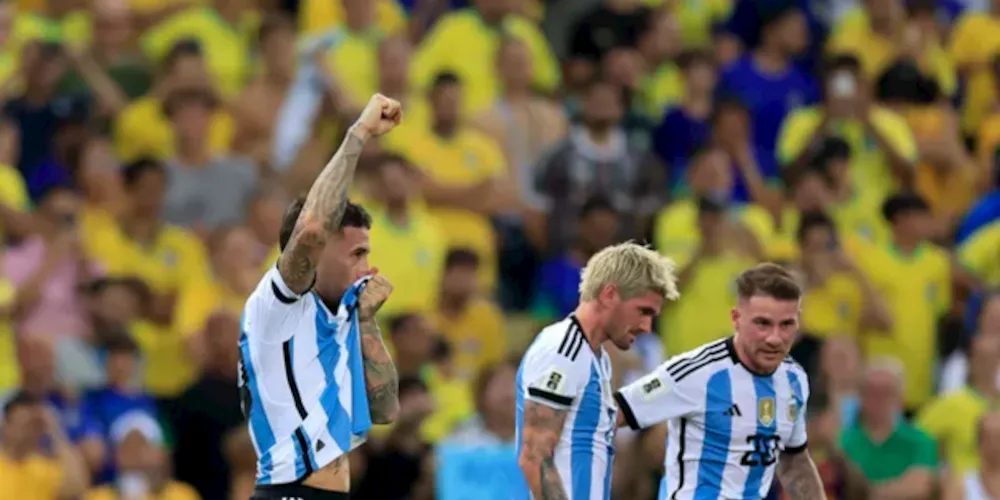 Otamendi, de cabeça, garantiu a vitória dos 'hermanos' no Maracanã