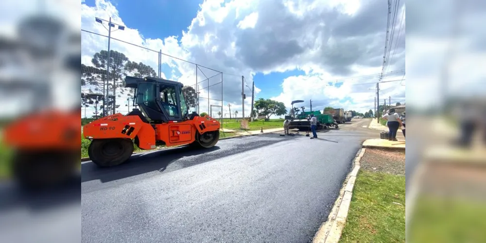 Nesta semana as equipes iniciaram a aplicação de capa asfáltica na Rua Jacarandá