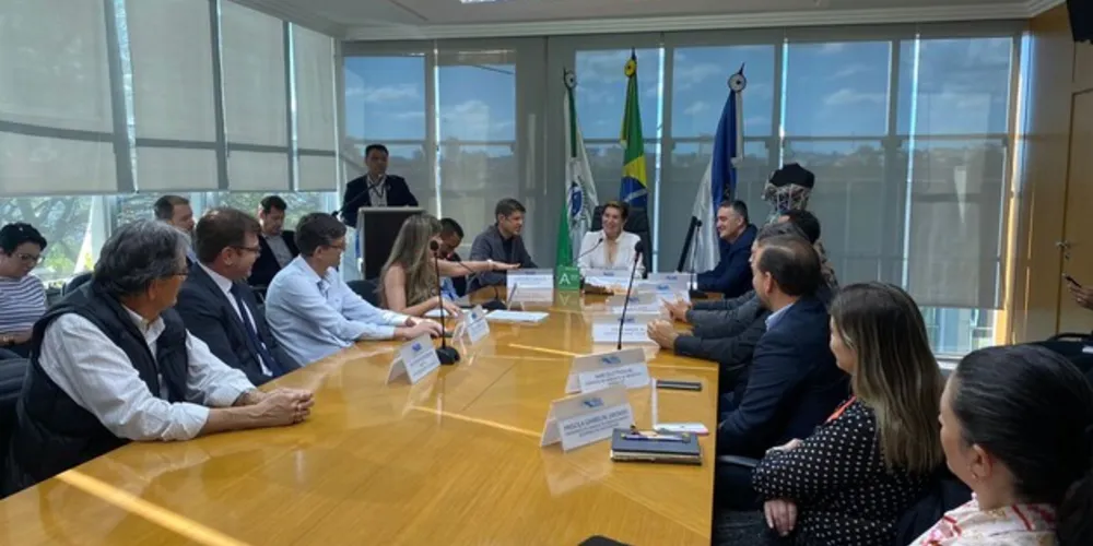 Além da prefeita, Elizabeth Schimidt, alguns dos presentes foram Marcos Sebastião Rigoni de Mello, Cristiano Puppi e Marcelo Padilha