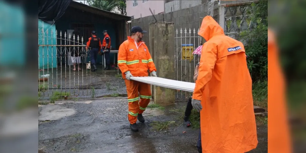 As chuvas danificaram diversas casas em Ponta Grossa