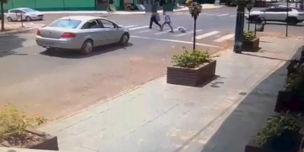Câmera de segurança flagrou o momento exato do acidente