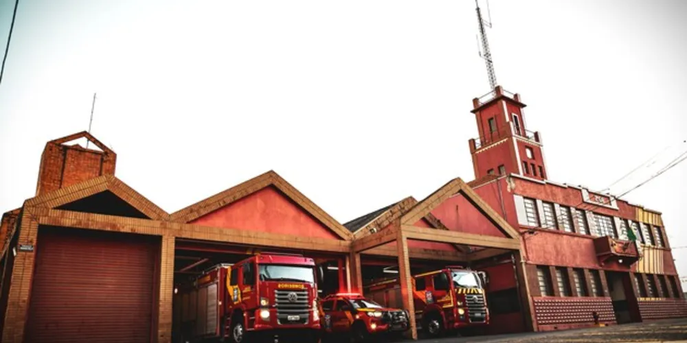 Equipes do Corpo de Bombeiros foram acionadas para a ocorrência