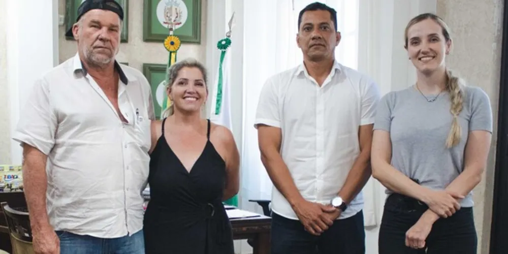 O prefeito de Tibagi, Artur Butina, recebeu na última quarta-feira (06) a visita dos delegados da Polícia Civil do Paraná Maiara Kasmirski e Jonas Avelar