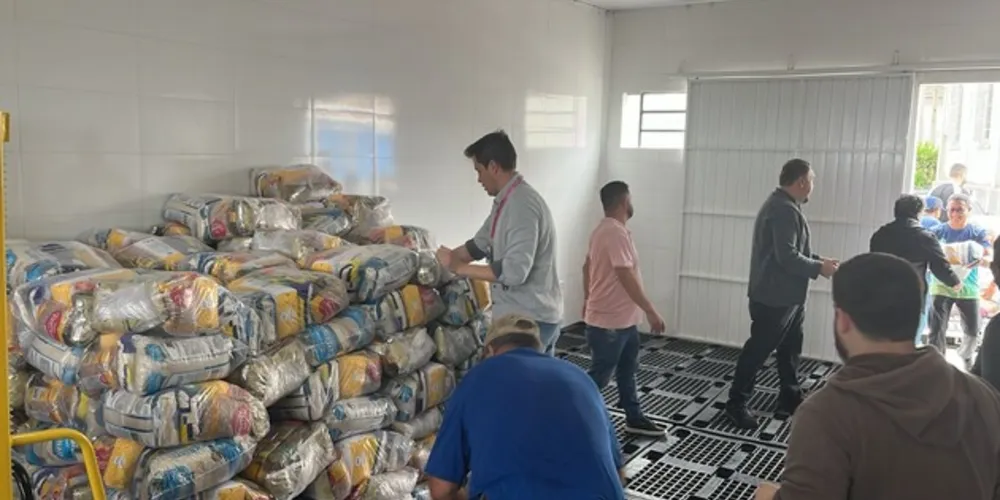 Imagem ilustrativa da imagem PG recebe 1.500 cestas básicas da Defesa Civil do Paraná