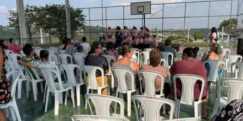 A programação incluiu apresentações culturais, depoimentos de pessoas que venceram o câncer, espaço kids e mini feira de artesanato