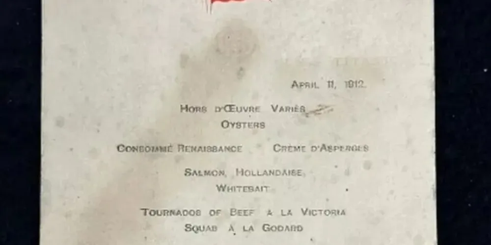 Menu da 1ª classe mostra que ricaços puderam optar por ostras, cordeiros e patos, poucas noites antes do naufrágio que deixou 1,5 mil mortos