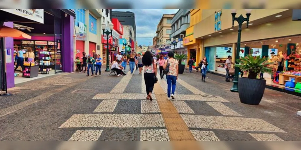 Lojas do comércio estarão fechadas nesta quinta-feira (12)