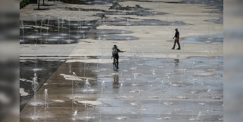 Com a onda de calor que assola as regiões Norte, Nordeste, Sudeste e Centro-Oeste do país, o Ministério da Saúde lançou um guia na internet com 22 dicas e cuidados