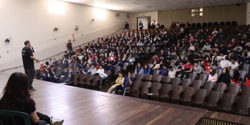Desde setembro, 21 instituições receberam o programa 'Câmara Jovem PG'