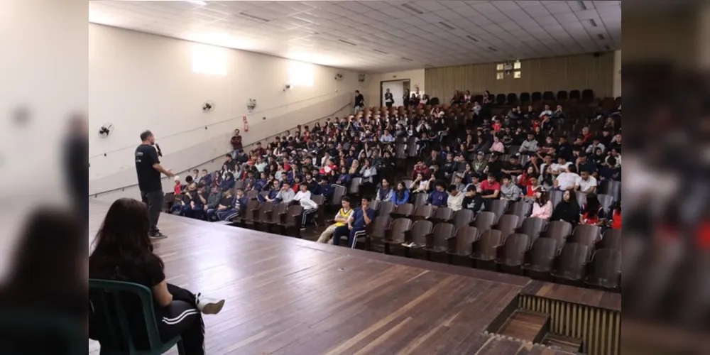 Desde setembro, 21 instituições receberam o programa 'Câmara Jovem PG'