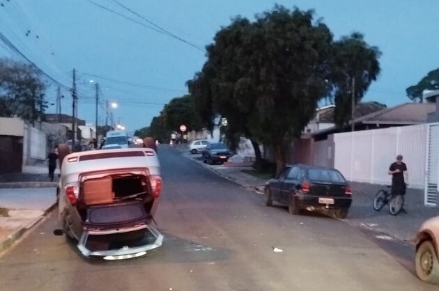 Motorista estava dirigindo um Fiat Palio, na hora da colisão