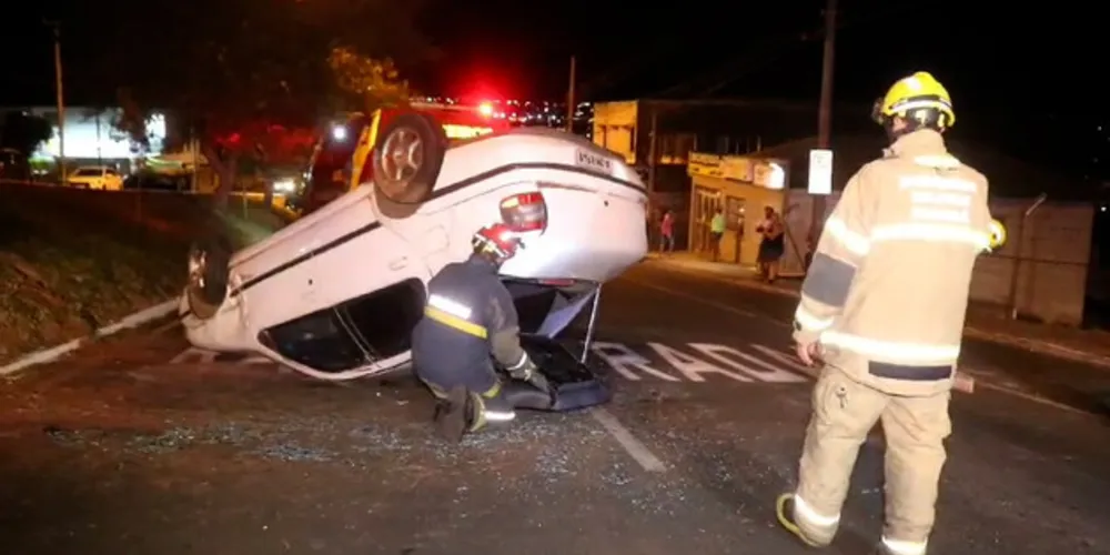 Condutor precisou ser levado ao Hospital São Camilo para atendimento