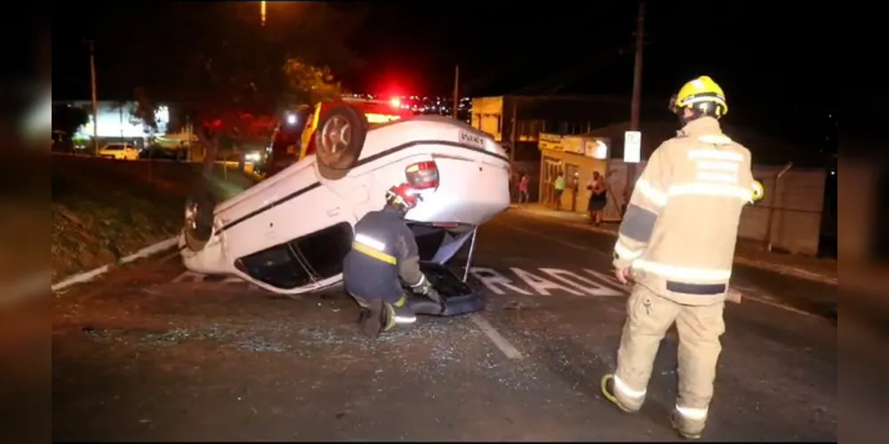 Condutor precisou ser levado ao Hospital São Camilo para atendimento