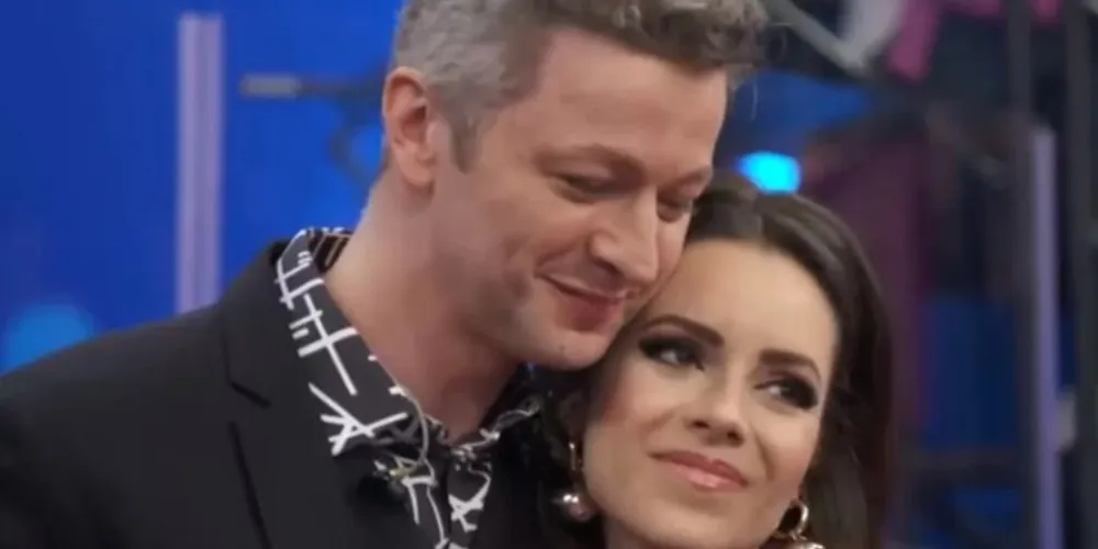 Sandy e Lucas Lima participaram do programa Altas Horas, da TV Globo, transmitido na noite de sábado (30/9)