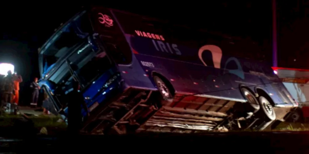 Acidente aconteceu na noite deste sábado