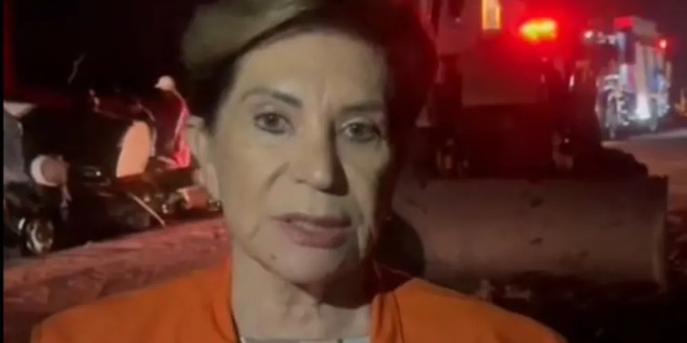 Prefeita foi às ruas na noite deste sábado na cidade