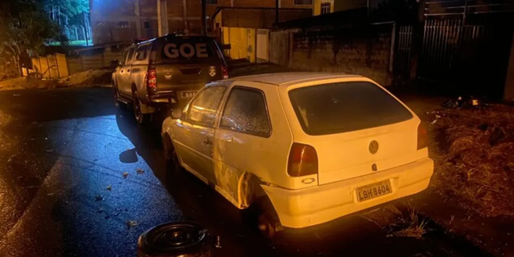 Carro estaria com alerta de furto; ele foi encontrado na rua Capitão Pedro Afonso