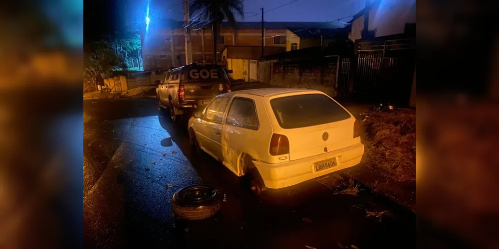 Carro estaria com alerta de furto; ele foi encontrado na rua Capitão Pedro Afonso