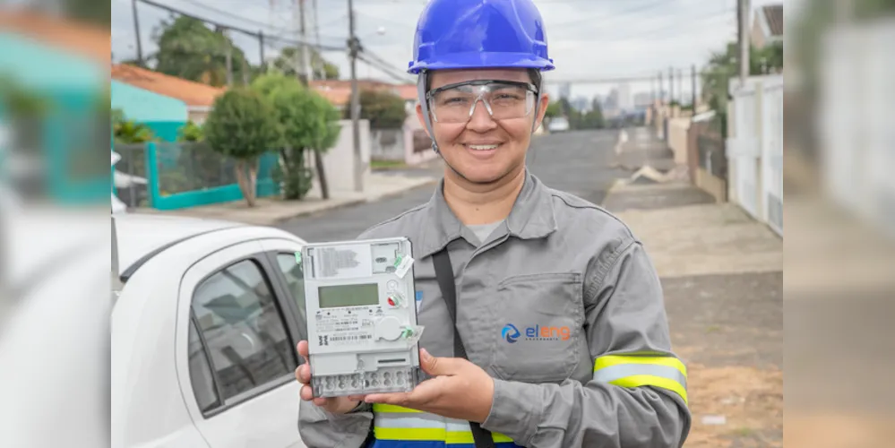 Os novos equipamentos efetuam leitura automática, sinalizam a falta de luz diretamente para o centro de operações da Copel