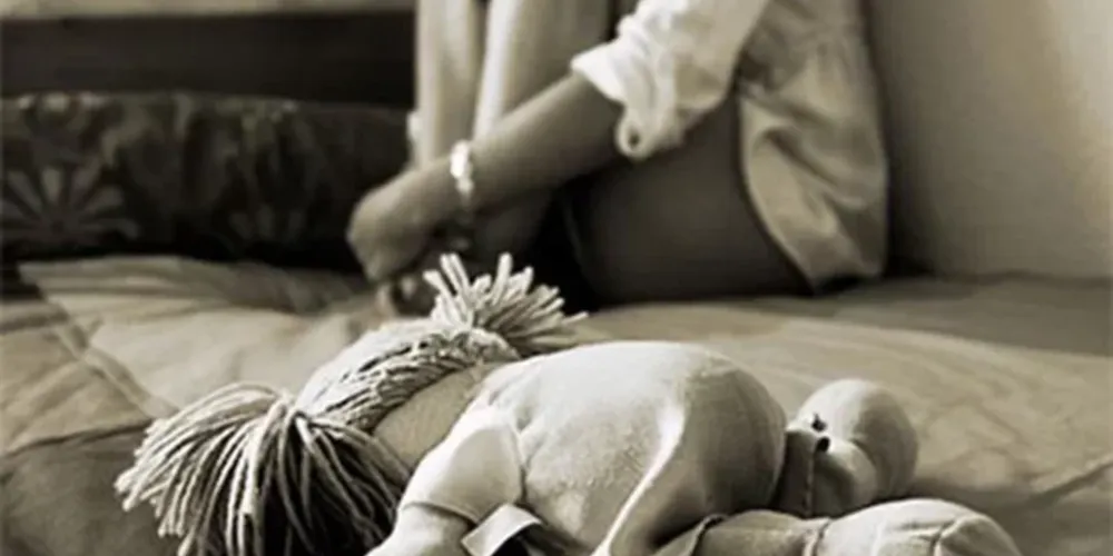 Elas eram exploradas sexualmente para sustentar o vício em drogas da mãe