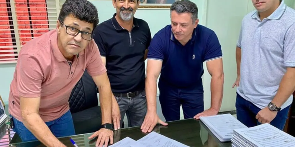 O prefeito de Curiúva, Nato Moura, recebeu a visita técnica do diretor da  21ª Regional de Saúde, Roberto Amatuzzi Franco e do chefe de Divisão Cléber de Almeida, oportunidade em que foi comunicado sobre os recursos de mais de R$ 1,2 milhão