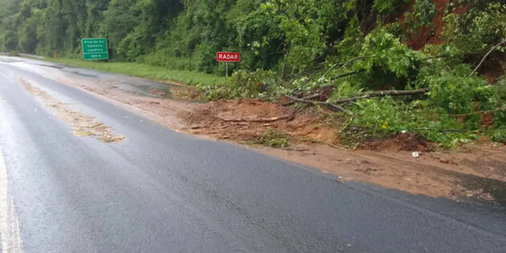Fortes chuvas causaram estragos nas rodovias paranaenses