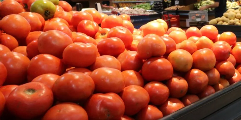 O tomate apresentou a maior alta no último mês, de 20%