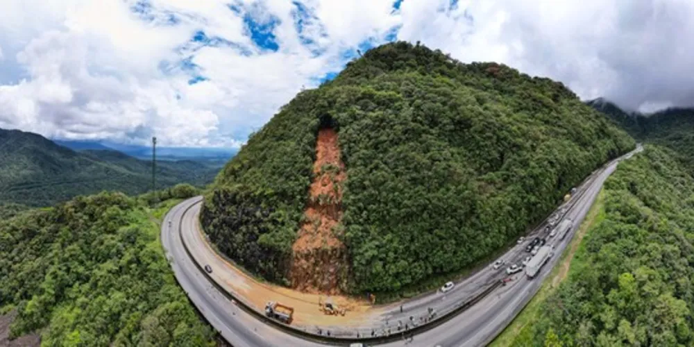 Trecho sofreu com deslizamentos de terra em 2022