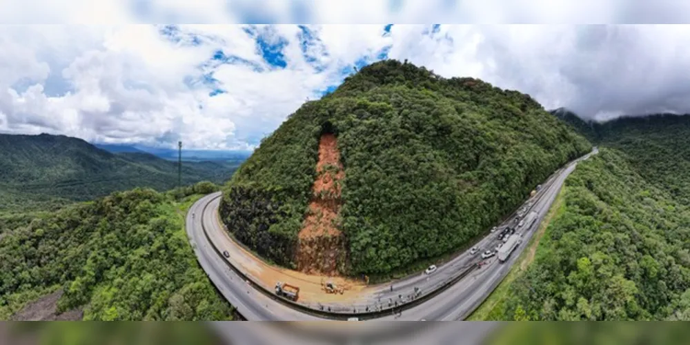 Trecho sofreu com deslizamentos de terra em 2022