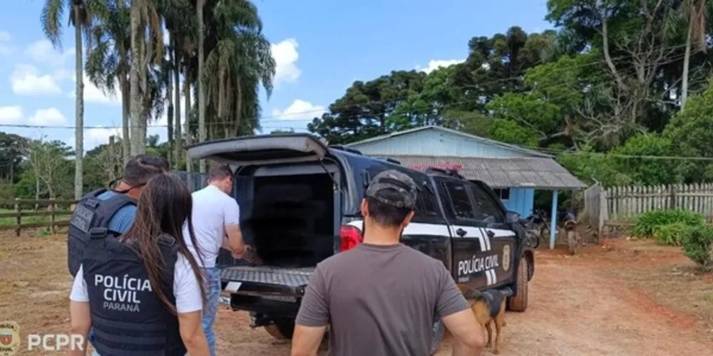 Agentes da polícia prenderam o homem de 29 anos