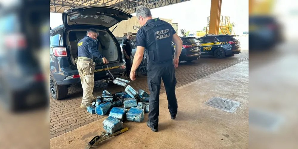 No total, 109 quilos de cloridrato de cocaína eram transportados em um caminhão guincho