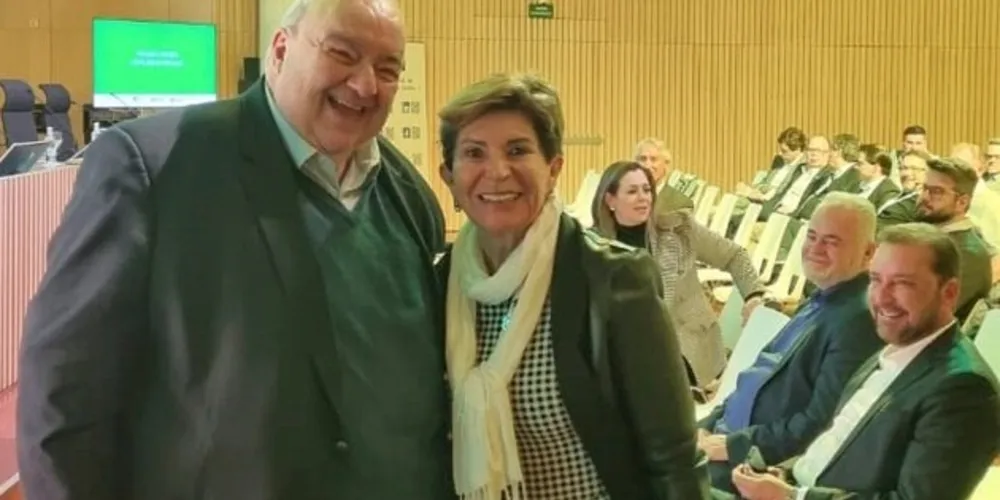 Greca e Elizabeth durante atividades no Congresso das Cidades Inteligentes